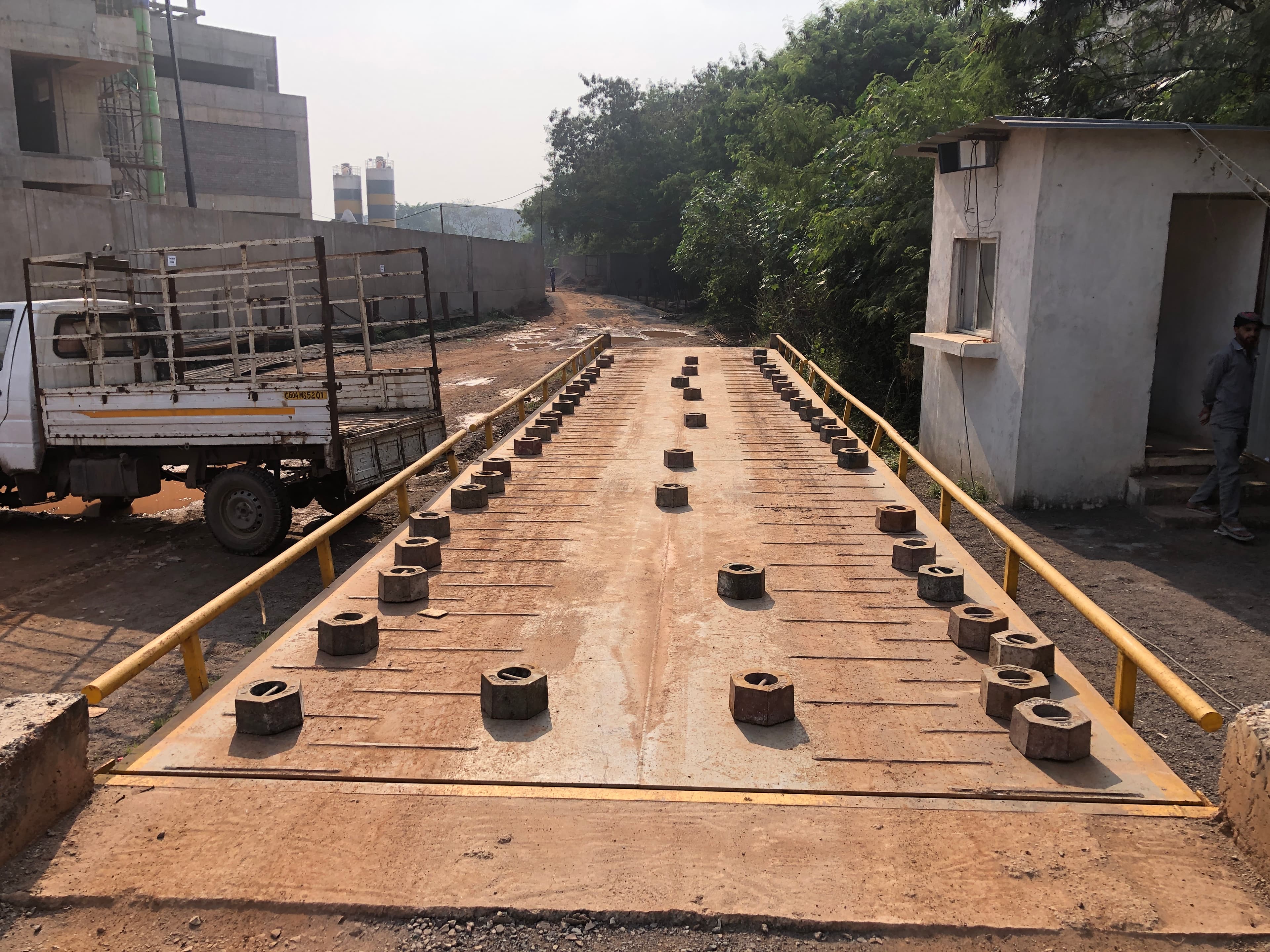 Optimizing Industrial Weighing: Choosing the Right Weighbridge Technology for Your Needs
